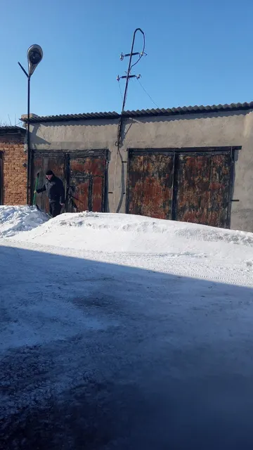 земельный участок площадью 99 кв. м с кадастровым номером 22:38:020855:99, РНФИ П11220001213 по адресу: Алтайский край, м.р-н Романовский, с.п. Романовский сельсовет, с. Романово, ул. Ленинская, з/у 78а с расположенным на нем объектом недвижимого имущества: Зданием автогаража бокс 2 площадью 41.9 кв. м с кадастровым номером 22:38:020855:171, РНФИ П12220011741