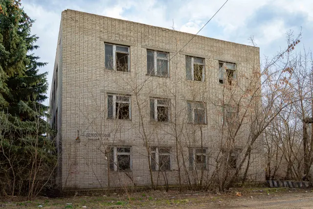 Объект 1: Земельный участок, площадь 2322 +/- 17 кв.м., кадастровый номер: 48:20:0027502:651, местоположение установлено относительно ориентира, расположенного в границах участка. Почтовый адрес ориентира: Липецкая область, г. Липецк, ул. Ковалева, д.109; Объект 2:  Здание, назначение: нежилое, наименование: Учебно-лабораторный корпус, площадь 1996,9 кв. м., кадастровый номер: 48:20:0027502:184, расположенное по адресу: Липецкая область, г. Липецк, ул. Ковалева, д.109