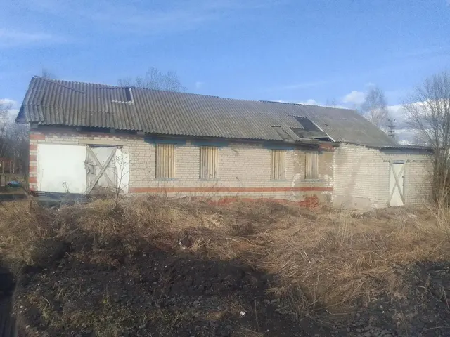 нежилое здание с земельным участком по адресу: Ярославская область, Первомайский муниципальный округ, с.Всехсвятское, Школьный пер., д.5