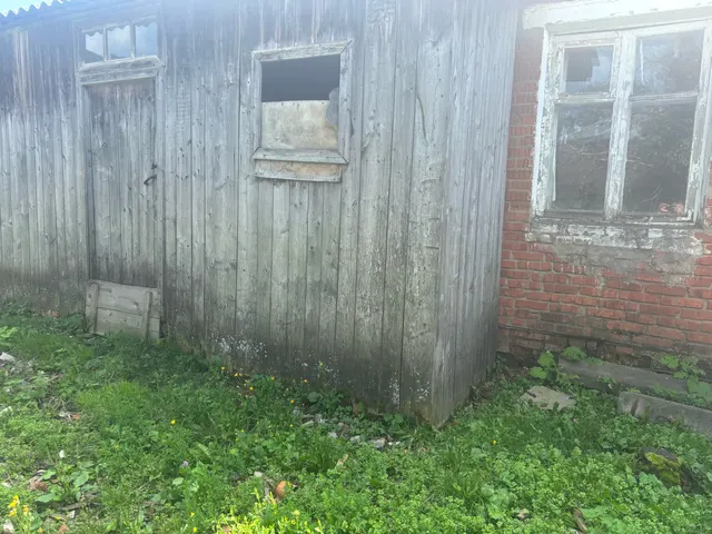 Земельный участок (с расположенным на нем жилым домом)