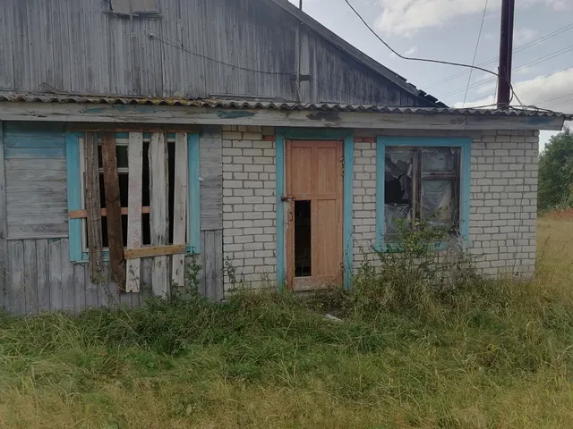 Здание с земельным участком