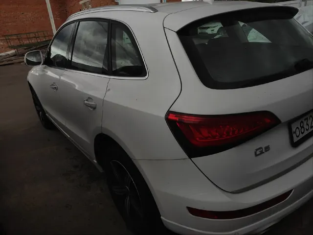 Легковой автомобиль AUDI Q5, 2015 года выпуска, идентификационный номер (VIN): WAUZZZ8R0FA098743, № кузова (прицепа): WAUZZZ8R0FA098743, шасси (рамы): отсутствует, мощность двигателя: 224 л.с., 165 кВт, объем двигателя: 1984 см. куб., цвет: белый, гос. номер О832ОО199