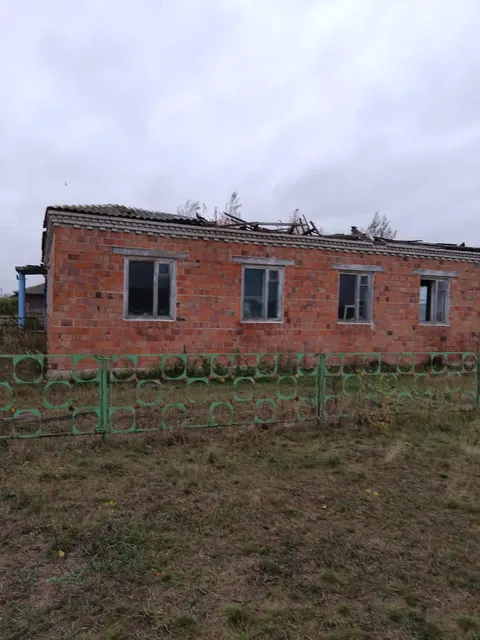 Здание на земельном участке площадью 2982 кв. м, по адресу: Курганская область, Петуховский район, с. Новое Ильинское, ул. Молодежная, д. 31