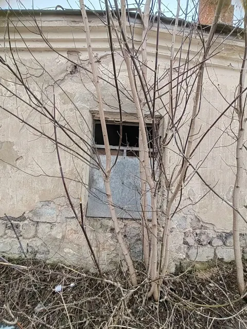 Здание котельной (под снос), площадь 121,3 кв.м, кадастровый номер 43:07:020112:285, 1958 года постройки, назначение здания: нежилое,  по адресу: Кировская область, Вятскополянский район, пгт Красная Поляна,  ул. Азина, д. 19, земельный участок, площадь 978 кв.м,  кадастровый номер 43:07:020112:520, категория земель: земли населенных пунктов, по адресу: Российская Федерация, Кировская область, муниципальный район Вятскополянский, городское поселение. Краснополянское,  поселок городского типа Кра