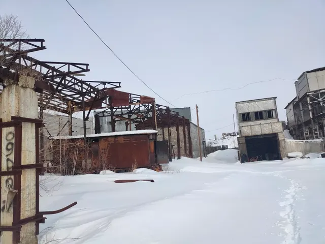 "Мастерская" с прилегающим земельным участком