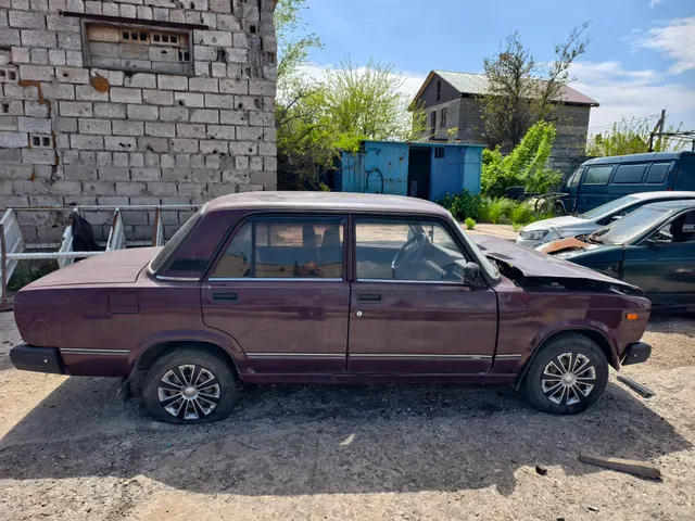 Имущество в качестве годных остатков:  Автомобиль марки ВАЗ» модель «210700-20», года выпуска неизвестен, государственный регистрационный номер «Т464АХ180» VIN: неизвестен