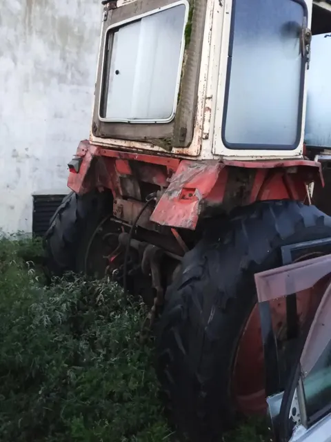 Трактора, 3 шт. и прицепы 2 шт.