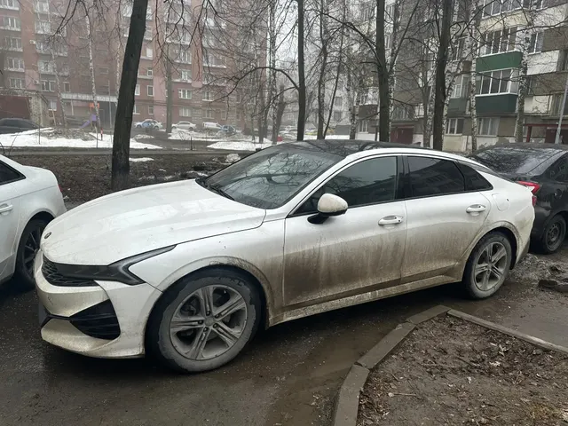 KIA K5, 2021 г.в., г/н Н087ХХ716, VIN: XWEG6417BM0007237. Начальная цена – 1 551 700,00 руб. (1744 (I), Нурматов Б.)
