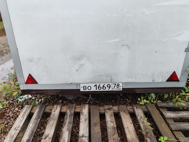 Автоприцеп белый ГРЗ ВО166978