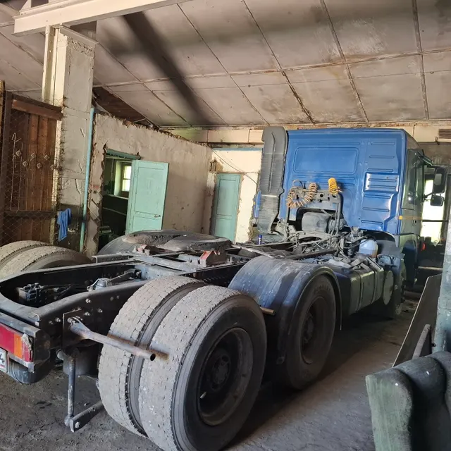 Грузовой тягач седельный Volvo FM 12 6x4, 2005 г.в., г/н В424МР124, VIN YV2JN60DX5A609356, кузов №7102770, цвет синий. Идентификационные номера не сверялись, рабочее состояние не проверялось, автомобиль закрыт, ключи и документы отсутствуют. Должник Бурцев А.В. Обременения: Арест, запреты судебного пристава исполнителя на рег. действия. Начальная цена продажи 1020000,00 руб. Задаток 153000,00 руб. (пор. 2287)