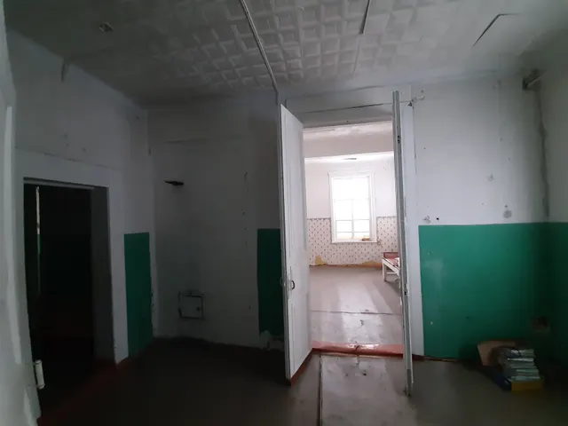 Нежилое здание с земельным участком, расположенные по адресу: Ивановская область, Южский муниципальный район, Хотимльское сельское поселение, село Преображенское, улица Преображенская, дом 68