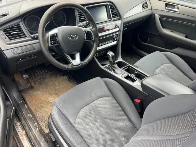 Автомобиль HYUNDAI SONATA, 2018г.в., г/н B451BK198, VIN: XWEE341CBK0002698, цвет бронзовый, объём двигателя 1999 см.куб., мощность двигателя 110.000 кВт/ 149.56 л.с.