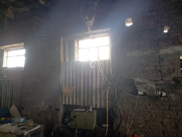 Нежилое здание площадью 280,8 кв.м, кадастровый номер 23:30:0803002:354, расположенное на земельном участке общей площадью 3985 кв.м., категория земель - земли населенных пунктов, разрешенное использование - склады, кадастровый номер 23:30:0000000:5916