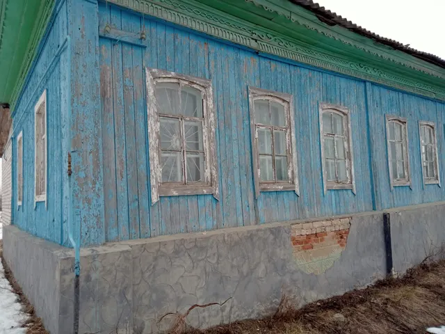 Нежилое здание с земельным участком