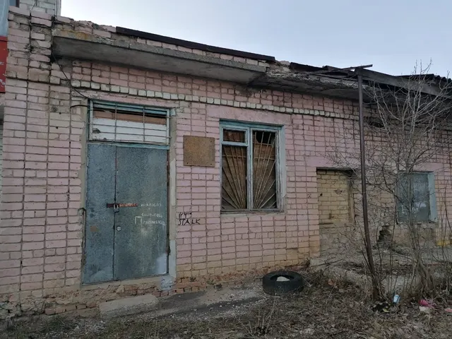 Нежилое помещение общей площадью 327 кв.м, состоящее из объектов права: нежилое помещение, назначение: нежилое, общая площадь 150,8 кв.м., этаж 1, расположенное по адресу: Орловская область, город Орел, пер. Бетонный, д. 18, пом. 46 и нежилое помещение, назначение: нежилое, общая площадь 176,2 кв.м., этаж подвал, расположенное по адресу: Орловская область, город Орел, пер. Бетонный, д. 18, пом. 47