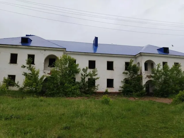 Нежилое  здание,  находящееся в казне городского округа город Кумертау Республики Башкортостан, расположенное по адресу: Республика Башкортостан,  город Кумертау, с. Маячный, ул. Гафури, д. 28, корпус 5  с кадастровым номером  02:60:020107:232