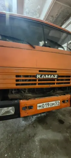 Грузовой самосвал КАМАЗ 55111-15, 2007 г.в., VIN XTC55111R72299204, г.н. М019ОМ51, цвет оранжевый, по кузову следы коррозии. Работоспособность не проверялась. Заложенное имущество. Расположено по адресу: Мурманская обл., Кольский р-н, тер. п/ф "Снежная", корп. 18. Должник ООО «Северстроймонтаж».
