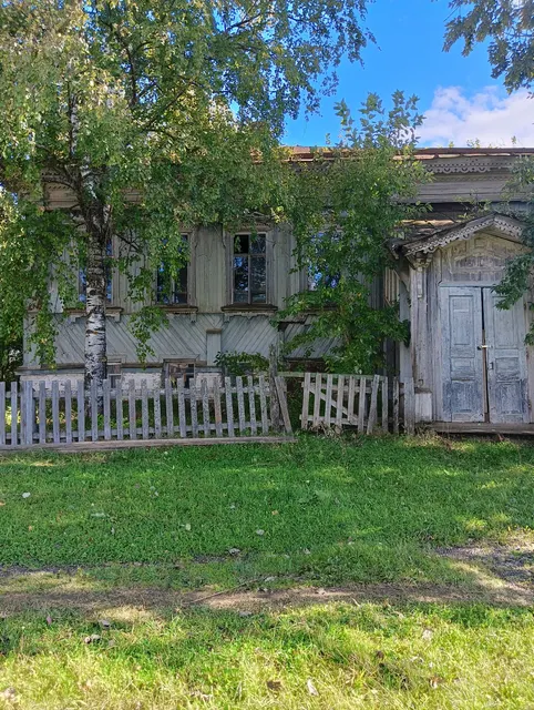 Нежилое здание и земельный участок по адресу: с. Кува, ул. Ленина, д. 4