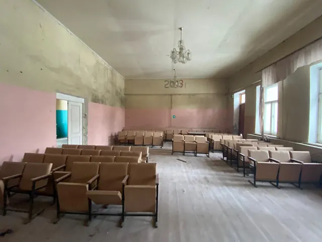 Продажа федерального имущества, расположенного по адресу:Орловская область, р-н Хотынецкий,п. Жудерский, ул. Школьная, д. 9, пом. 1: нежилое помещение с кадастровым номером 57:03:0270101:362, общей площадью 268.9 кв.м, РНФИ П13710003951,