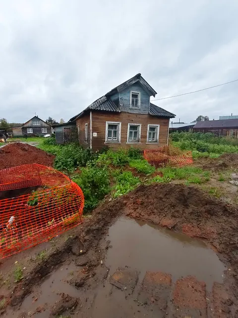 Жилой дом  с  земельным  участком  по  адресу  Архангельская область, Мезенский  район, г. Мезень,р. Канинский, д. 67