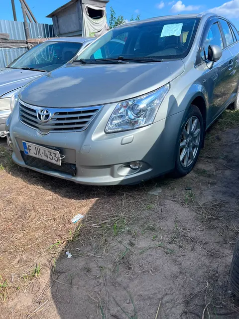 Легковой автомобиль марки TOYOTA AVENSIS