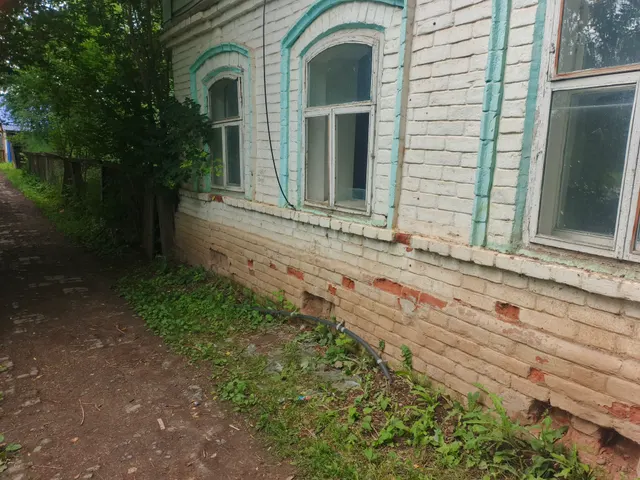 Лот №1. Здание, 2-этажное бревенчатое здание, назначение туберкулезное отделение, нежилое, площадь 762,7 кв.м., кадастровый номер 59:29:0010135:60, адрес: Пермский край, муниципальный округ Осинский, город Оса, улица Интернациональная, дом 26 с земельным участком общей площадью 2660 кв. м, кадастровый номер 59:29:0010135:12. Российская Федерация, Пермский край, муниципальный округ Осинский, город Оса, улица Интернациональная, з/у 26.