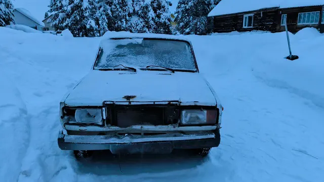 Лот № 24. Автомобиль марки “ВАЗ-21070”, без г.р.з., VIN: XTA21070031743389 (11-008418-1)