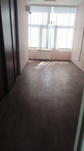 Объект аренды, площадь 684,0 кв. м, номера на поэтажном плане: этаж 3, лит. А, ком. 77 - 97, 99 - 107, 111 - 147, адрес (местонахождение) объекта:  Краснодарский край, г. Сочи, Адлерский район, ул. Ленина, д. 2. Вход в объект аренды из помещения отделения почтовой связи