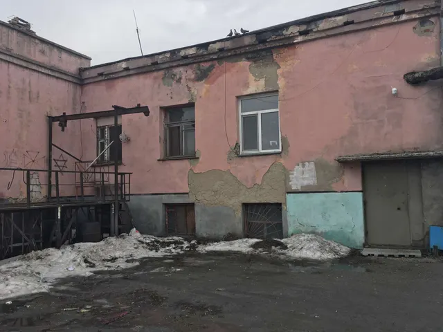 Нежилое помещение, общей площадью 494,4 кв.м., кадастровый номер 74:35:1300079:68, расположенное по адресу: Челябинская область, г. Троицк, ул. им. П.Ф. Крахмалёва, д. 29, пом. 2.
