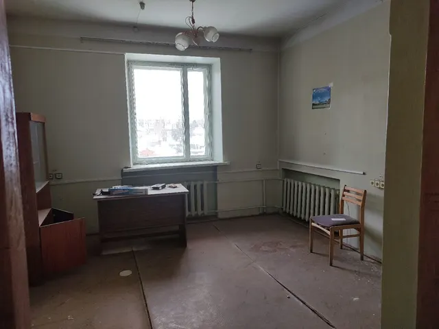 Нежилое помещение с кадастровым номером 37:08:050307:352, площадью 68,9 кв.м., расположенное по адресу: Ивановская область, р-н Комсомольский, г. Комсомольск, ул. Люлина, д. 16, пом. 75-79 (3 этаж, лит.А)