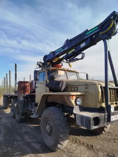 Грузовой тягач УРАЛ 55571-30, 1999 г.в., цвет: песочный, г/н A159CM43, VIN: X1P555710X0060429, с гидроманипулятором ВЕЛМАШ ОМТЛ-70-02