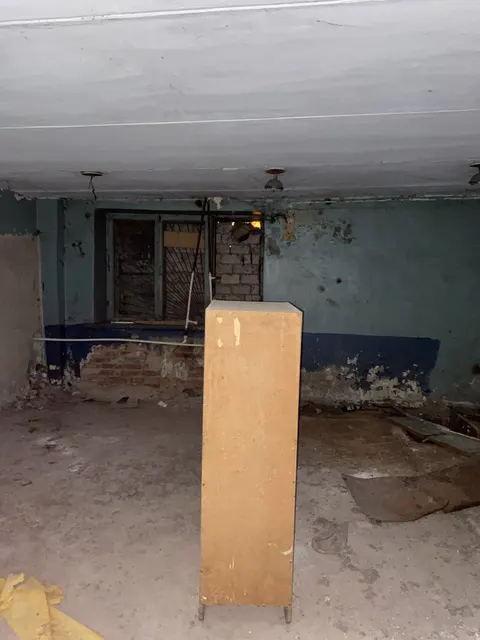 Нежилое помещение, общей площадью 84,9кв.м., кадастровый номер 74:35:1300005:12, расположенное по адресу: Челябинская область, г. Троицк, ул. им. Карла Маркса, д. 53.