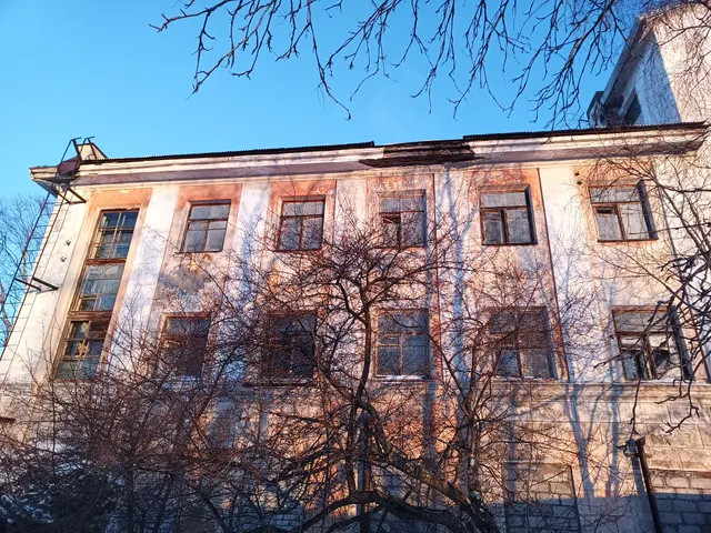 Часть здания, производственное помещение Южной группы подстанций площадью 628,2 кв.м с кадастровым номером 51:18:0040116:44,  расположенное по адресу: Мурманская область, муниципальный район Кандалакшский, городское поселение Кандалакша, город Кандалакша, улица Набережная, дом 92
