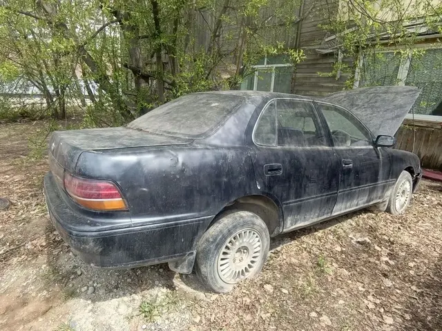 Автомобиль марки Toyota Vista, г/н К480ВР27, 1991 г.в, № кузова SV300071236, темно -синего цвета, имеются повреждения по корпусу.