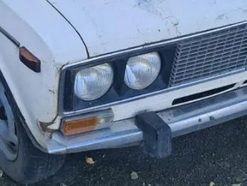 Автомобиль ВАЗ 2106, 2004 г.в., гос.номер Р466ТН38, белого цвета (отсутствует аккумулятор, по кузову ржавчина)
