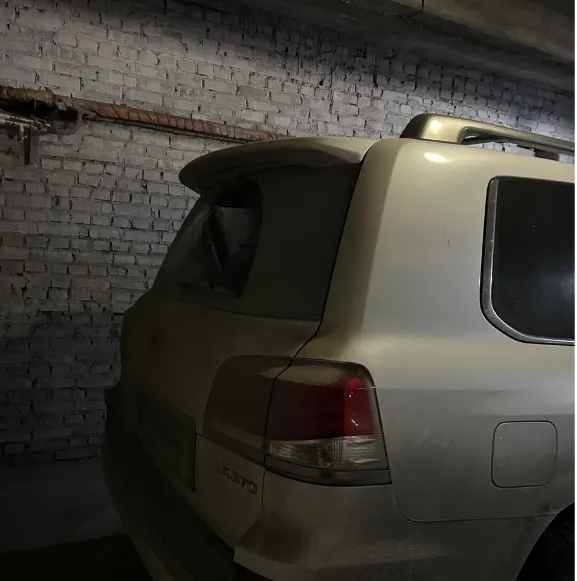 Автомобиль Lexus LX 570 (универсал), 2014 года выпуска, цвет - белый, идентификационный номер (VIN) JTJHY00W904161520, государственный номер М003МР54 (арест, повтор).
