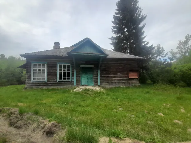 Находящиеся в муниципальной собственности здание школы с кадастровым номером 32:11:0010150:31, площадью 533,8 кв.м., мастерские школы с кадастровым номером 32:11:0010150:32, площадью 65,8 кв.м., расположенные на земельном участке с кадастровым номером 32:11:0010150:29, площадью 9816 кв.м., по адресу: Брянская область, р-н Клетнянский, п Быстрянка, ул Школьная, д 1