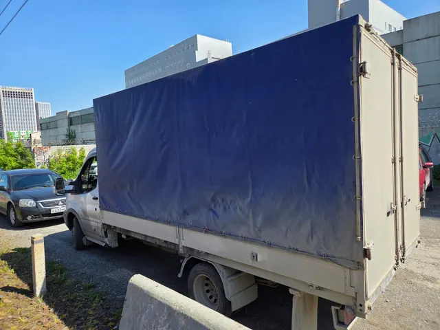 Автомобиль (фургон грузовой бортовой) Ford Transit, 2017 г.в., г/н Н516АК154, VIN: Z6FDXXESGDHE81297, белого цвета (арест)