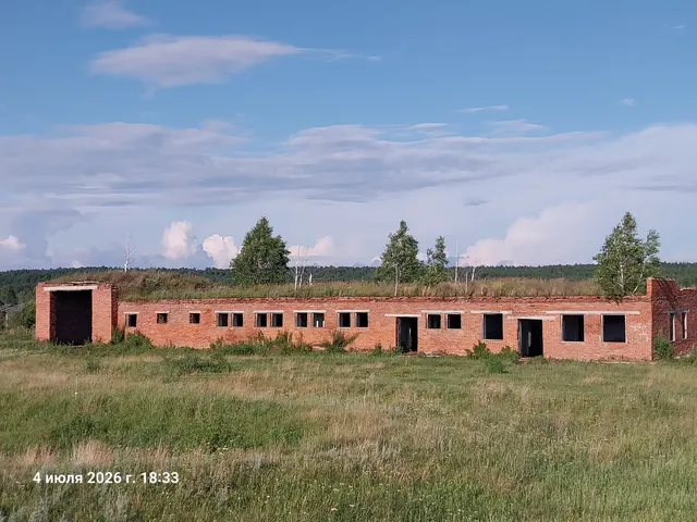 Лот № 3: - Нежилое здание санитарного пропускника площадью 497,4 кв. м. с земельным участком, по адресу: Курганская область, Куртамышский район, д. Сорокино, ул. Новая, д. 9-б
