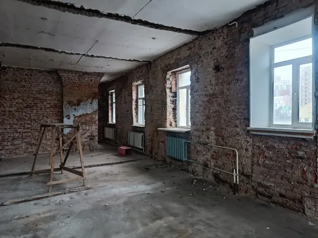 Нежилое помещение площадью 279,6 кв. м, кадастровый номер 25:28:020019:626, расположенное в мансарде здания по адресу: Приморский край, г. Владивосток, ул. Семеновская, д. 3