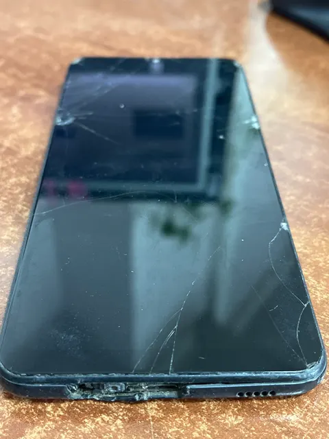 Сотовый телефон марки "Samsung А12" imei 351016315736984/01 (трещины и сколы на экране) — 1 шт.