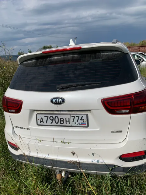 Автомобиль KIA SORENTO, 2018 года выпуска, VIN KNAPG81ABKA483685 (один ключ от автомобиля, информация по документам отсутствует, Повреждена передняя часть кузова. Автомобиль в послеаварийном состоянии)