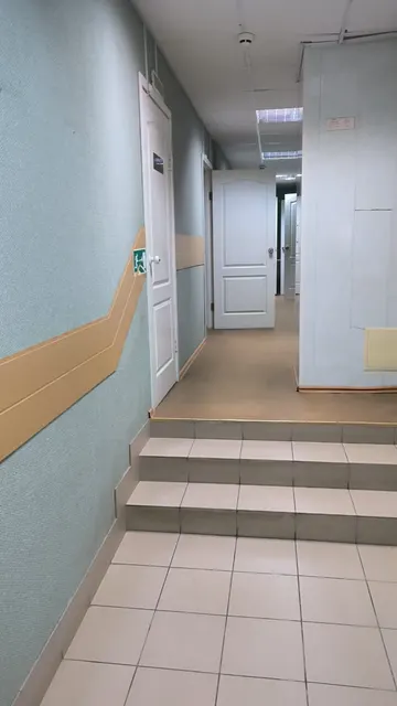 Нежилое помещение площадью 147,4 кв.м, назначение: нежилое, наименование: встроенное нежилое помещение, расположенное на первом этаже пятиэтажного кирпичного жилого дома, кадастровый номер 58:29:3002004:3732