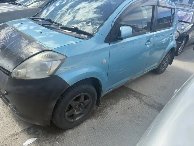 Автомобиль марки "DAIHATSU BOON" г.р.з. А504КН186, цвет голубой, номер двигателя 0240979, г.в. 2006. (ключи и документы отсутствуют, техническое состояние не проверялось, пробег не известен). Имущество продается в том виде, в каком оно есть, в случае продажи возврату/обмену не подлежит. За скрытые дефекты имущества Продавец ответственности не несет.
