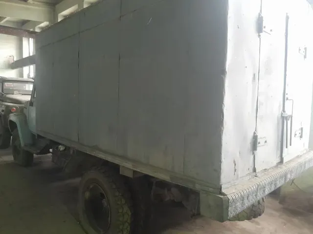 ГАЗ- 3307,  1993 года, двигатель 511,122162, шасси №1458174, цвет голубой  гос. номер Х 715 ММ66.