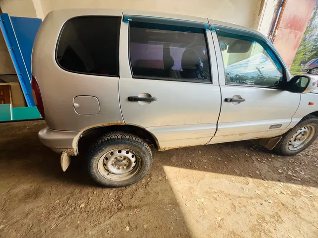Легковой автомобиль CHEVROLET NIVA 212300