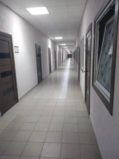 Нежилое помещение площадью 560.7 кв.м с кадастровым номером 22:63:010310:669 (РНФИ П13220006009) по адресу: Алтайский край, г. Барнаул, ул. Солнечная поляна, д. 26а, гаражный бокс 121