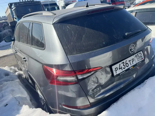 а/м Skoda Kodiaq тёмно - серого цвета, 2019 г.в., гос. №P436TP 152, VIN XW8LC4NS1KH418145, повреждение (вмятина) задней крышки багажника, зарегистрировано ограничение