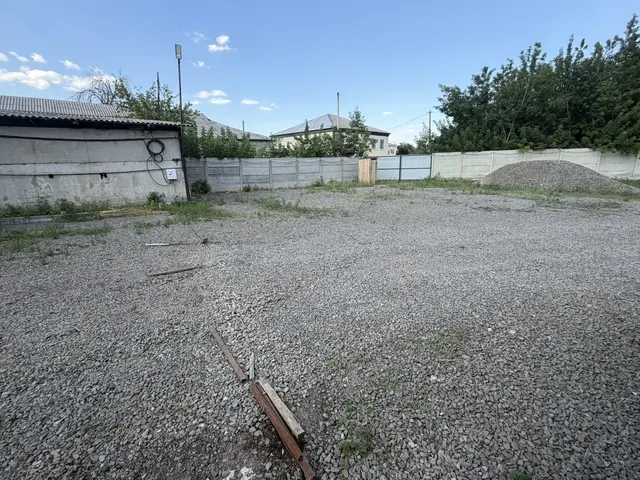 Земельный участок, кадастровый номер 95:30:0101078:110, площадью 4104 кв. м., расположенный по адресу: Российская Федерация, Луганская Народная Республика, муниципальный округ Свердловский, г. Свердловск, ул. Глинки, 72; категория земель: земли населенных пунктов;  вид разрешенного использования: Служебные гаражи (код 4.9).