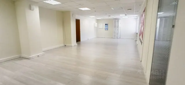 Офис № 305 общей площадью 106 кв.м, в здании по адресу: г. Москва, ул. Ильинка, д. 3/8, стр. 5